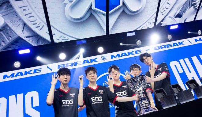 方面表现出 方面表现出