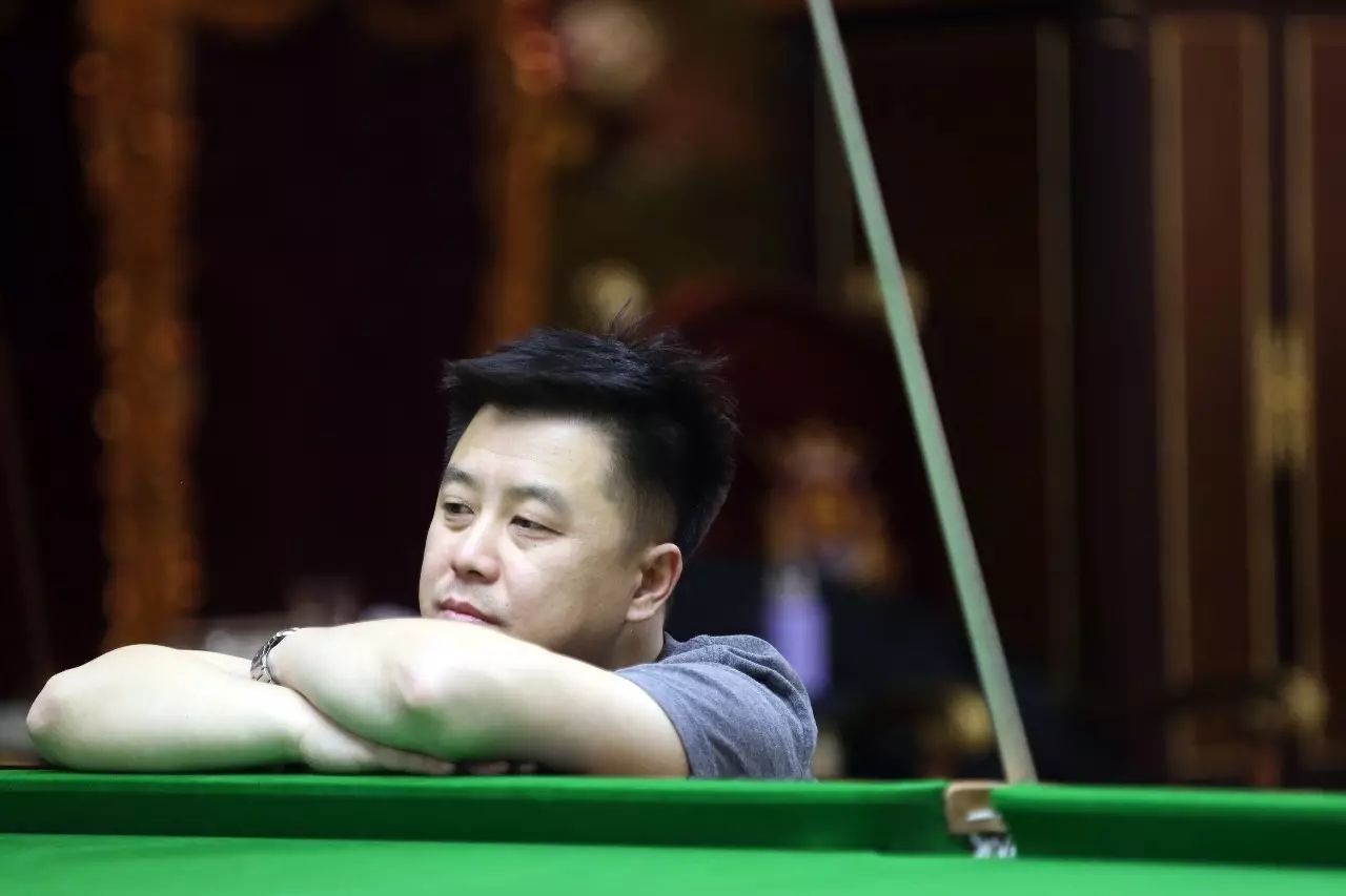 队员们相互 队员们相互